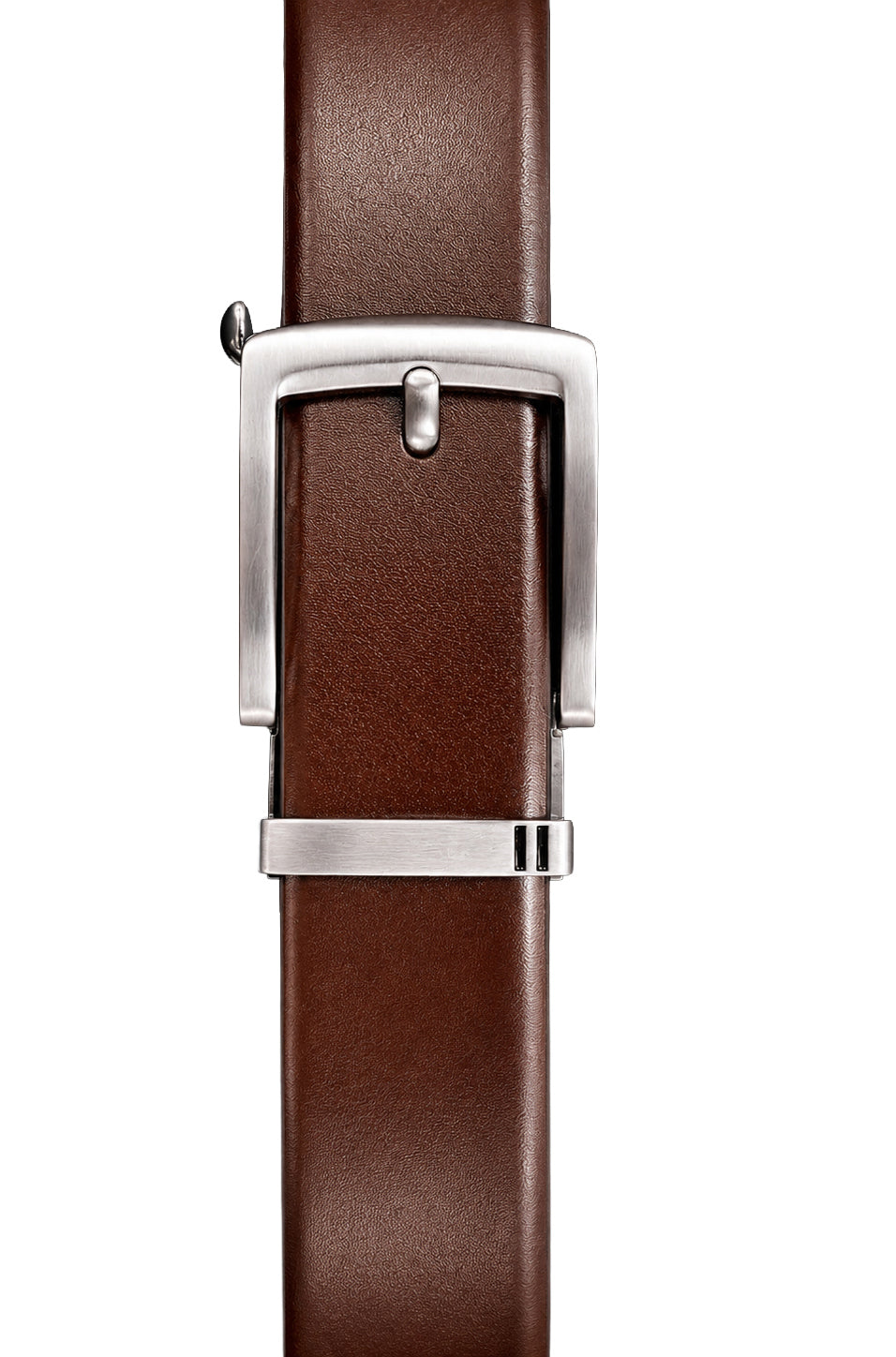 Ceinture brune d’aspect cuir avec boucle argentée et passant en métal pour homme par Au Noir, en gros plan